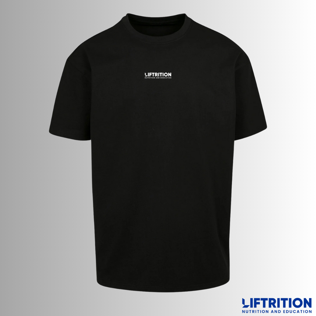 Vorderansicht: schwarzes Oversize-T-Shirt mit kleinem Liftrition-Schriftzug auf der Brust.