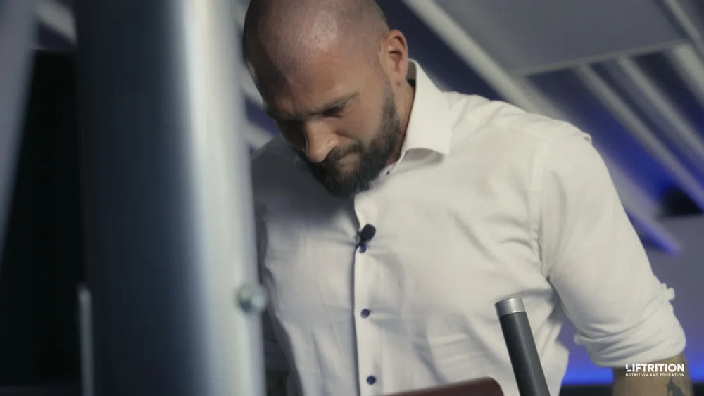 Philipp Heckenstaller im Fitnessstudio, zweite Aufnahme.